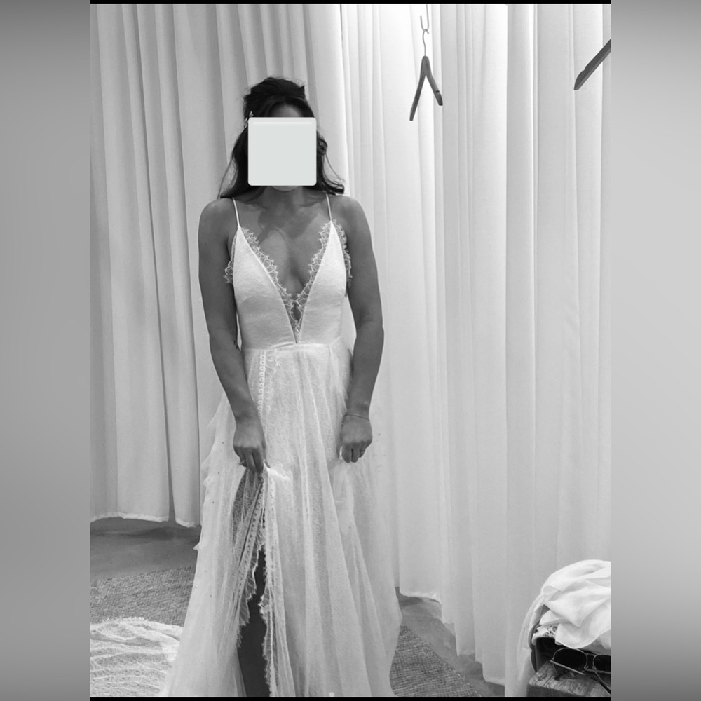 Iconic Grace Loves Lace Wedding Gown - Picture 3 of 13